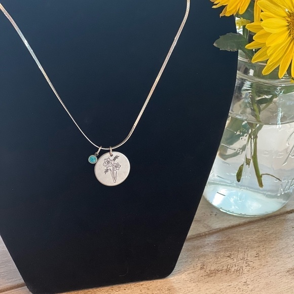 NWT - Birth Flower Necklace with Birth Month Charm - Picture 9 of 12